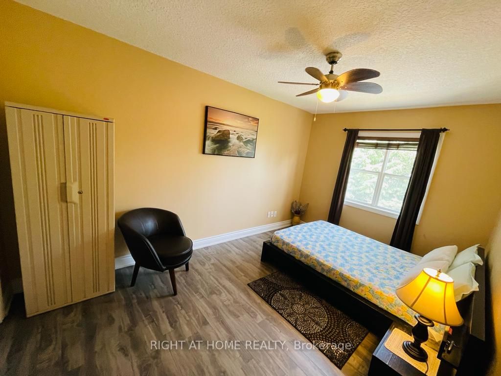 271 Thompson Rd