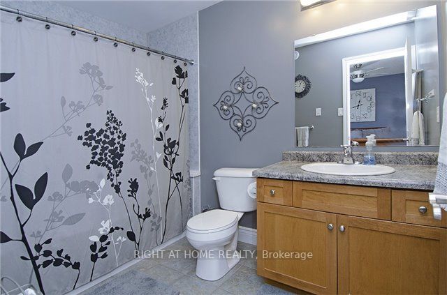 271 Thompson Rd