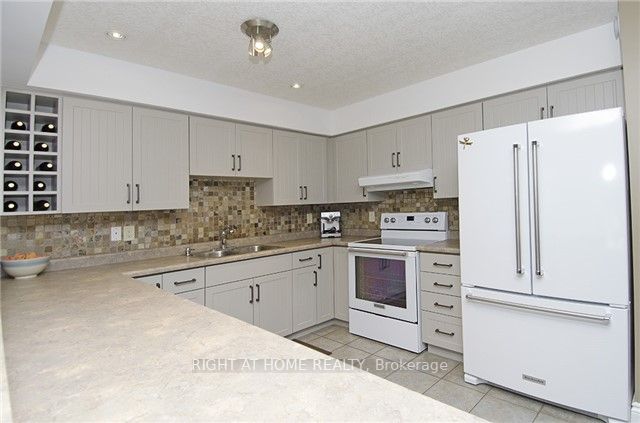 271 Thompson Rd