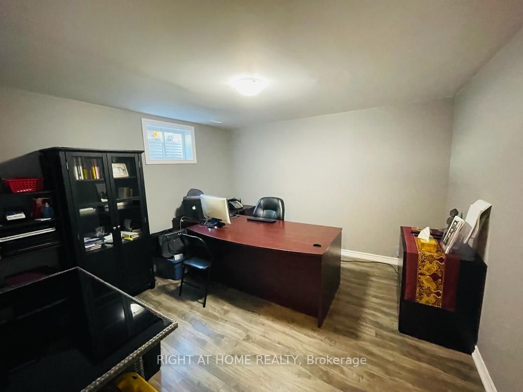 271 Thompson Rd
