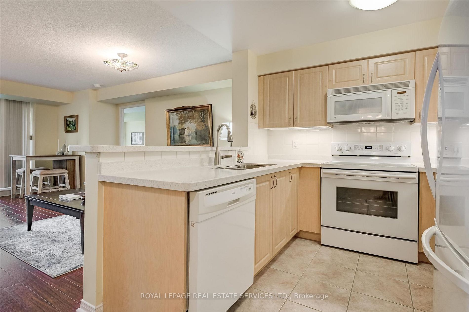 9 Michael Power Pl, #314