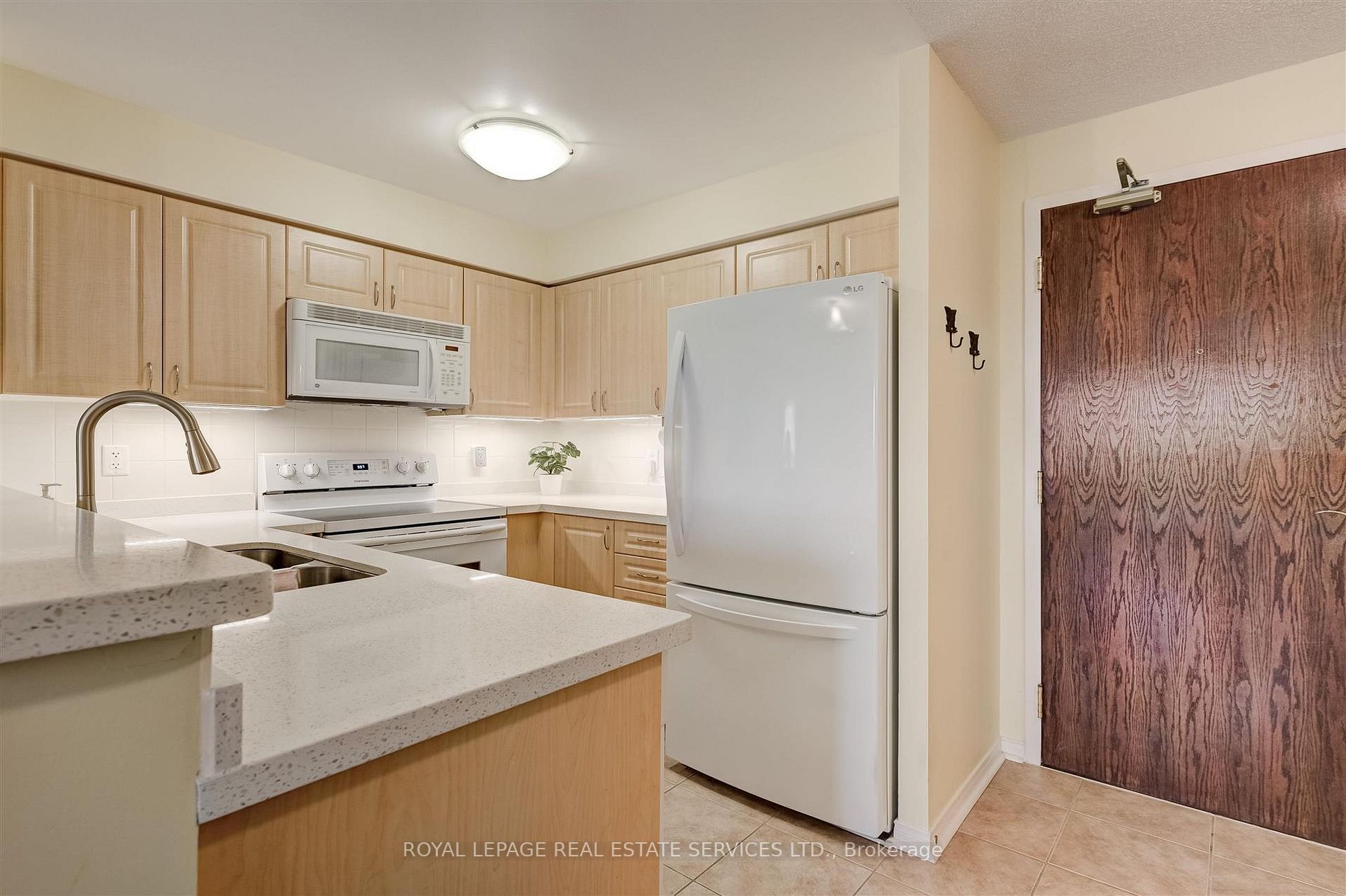 9 Michael Power Pl, #314