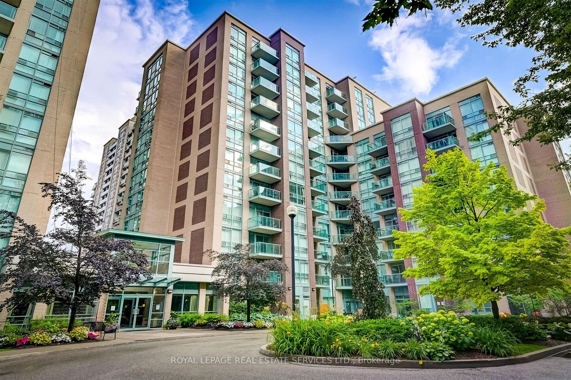 9 Michael Power Pl, #314