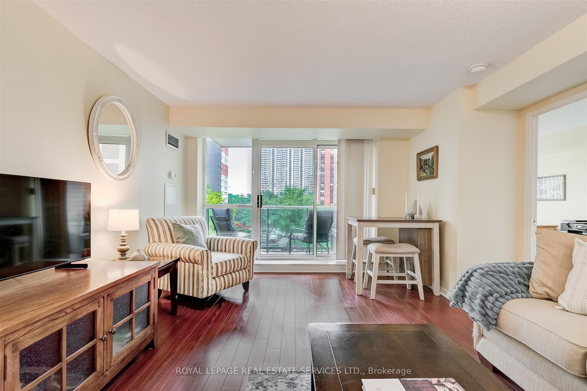 9 Michael Power Pl, #314