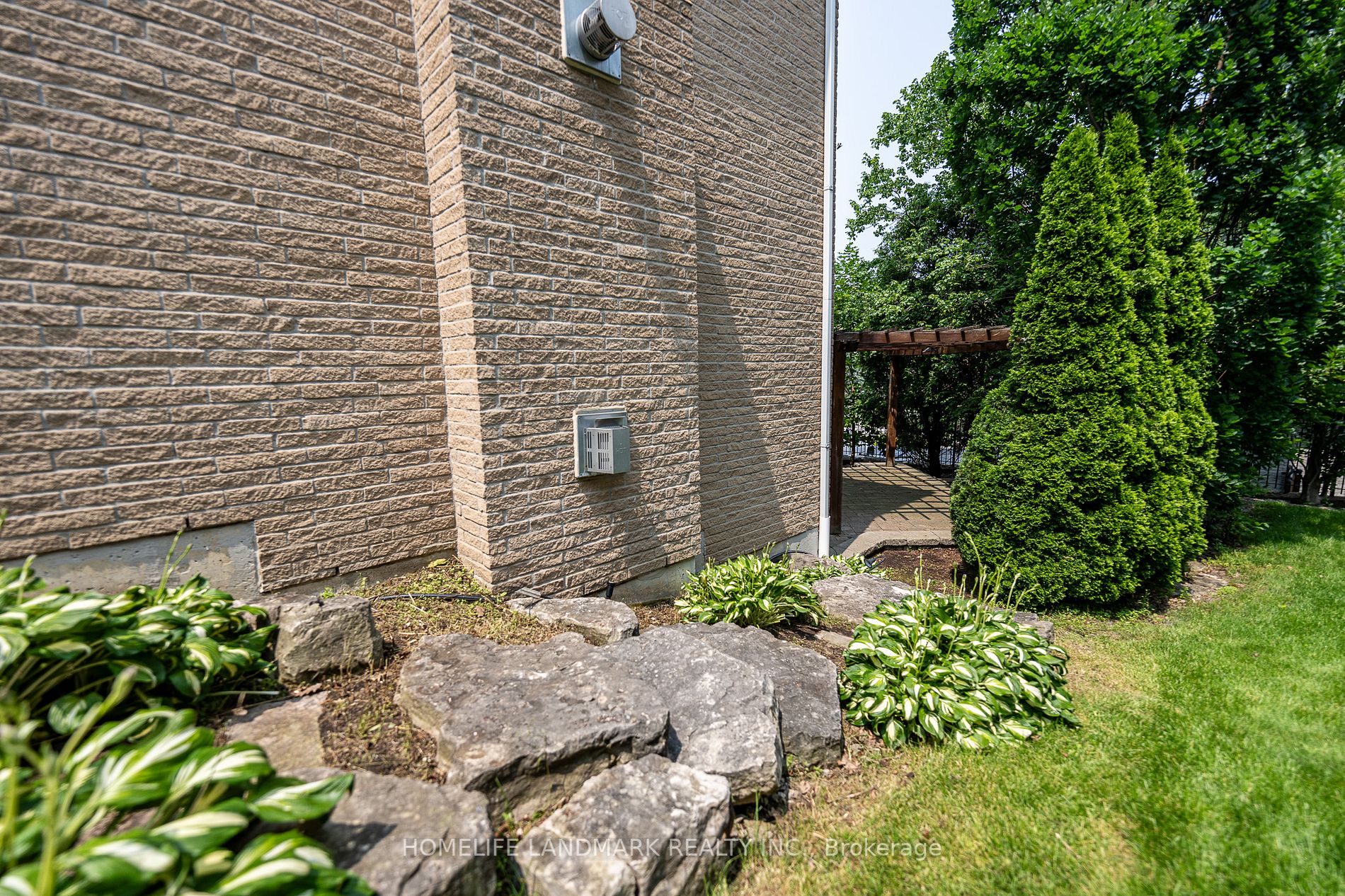 3863 O'neil Gate