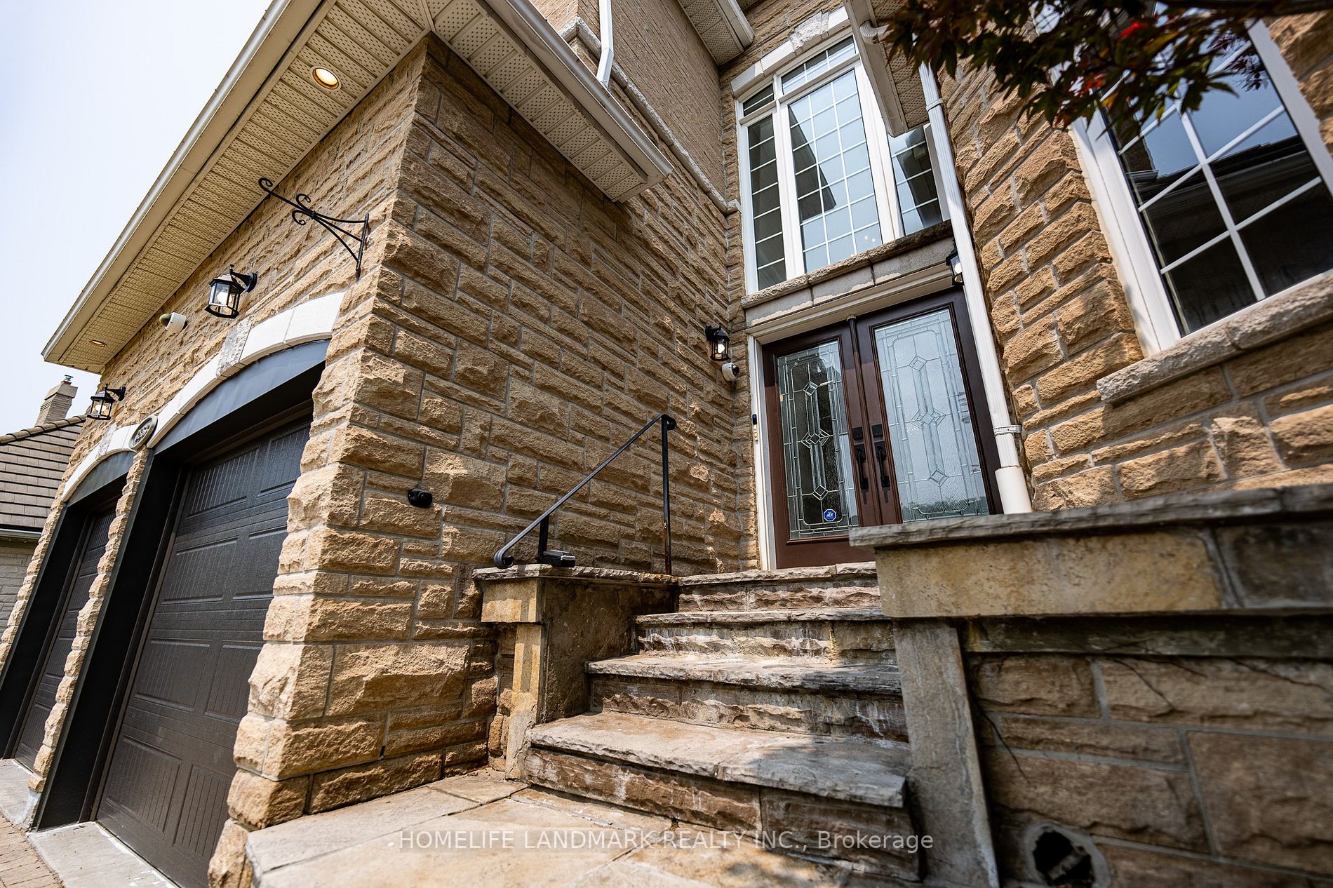 3863 O'neil Gate