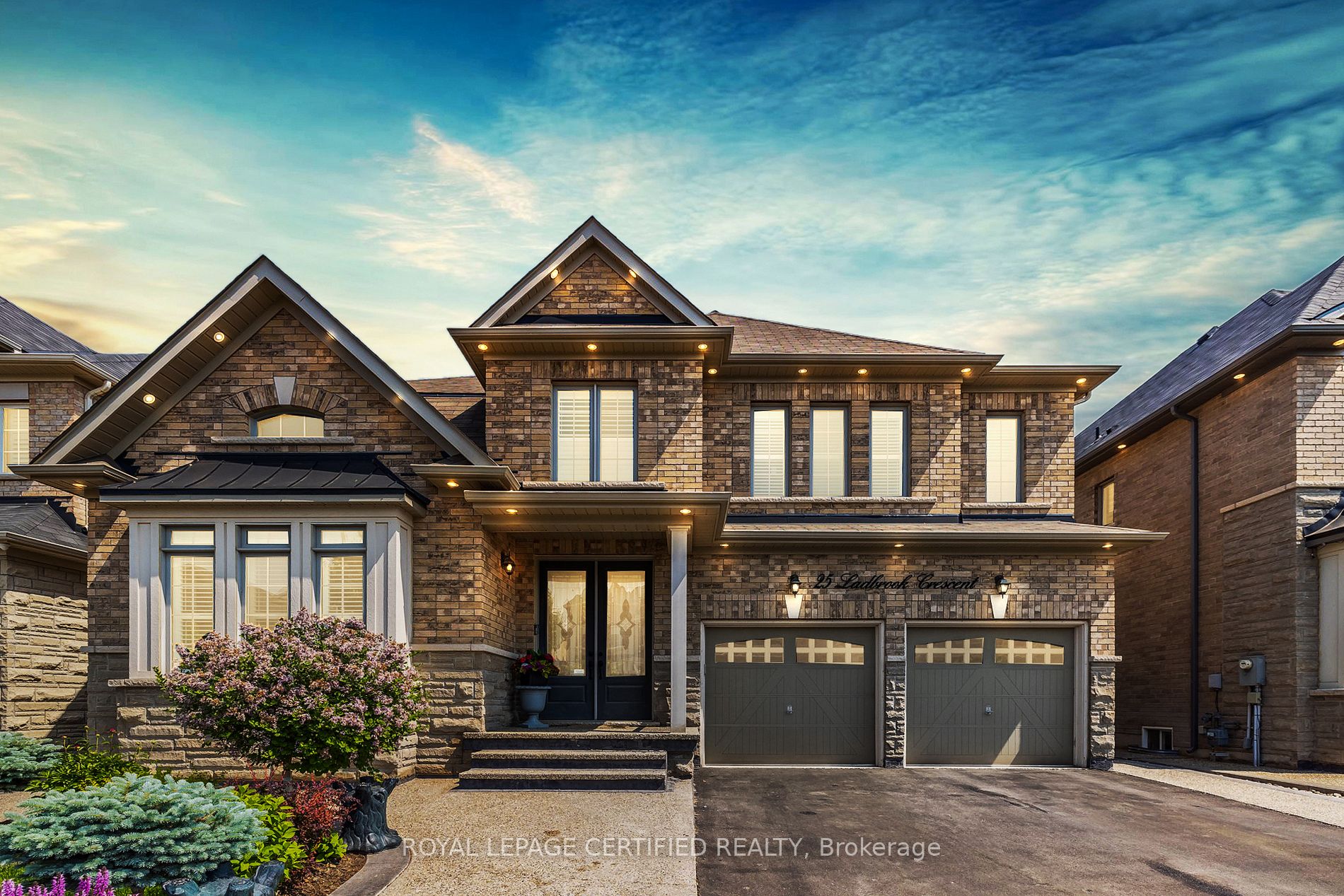 25 Ladbrook Cres