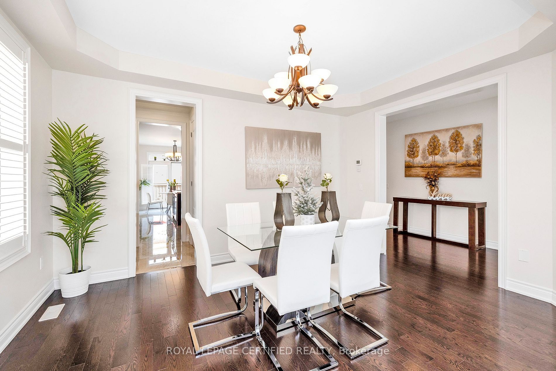 25 Ladbrook Cres