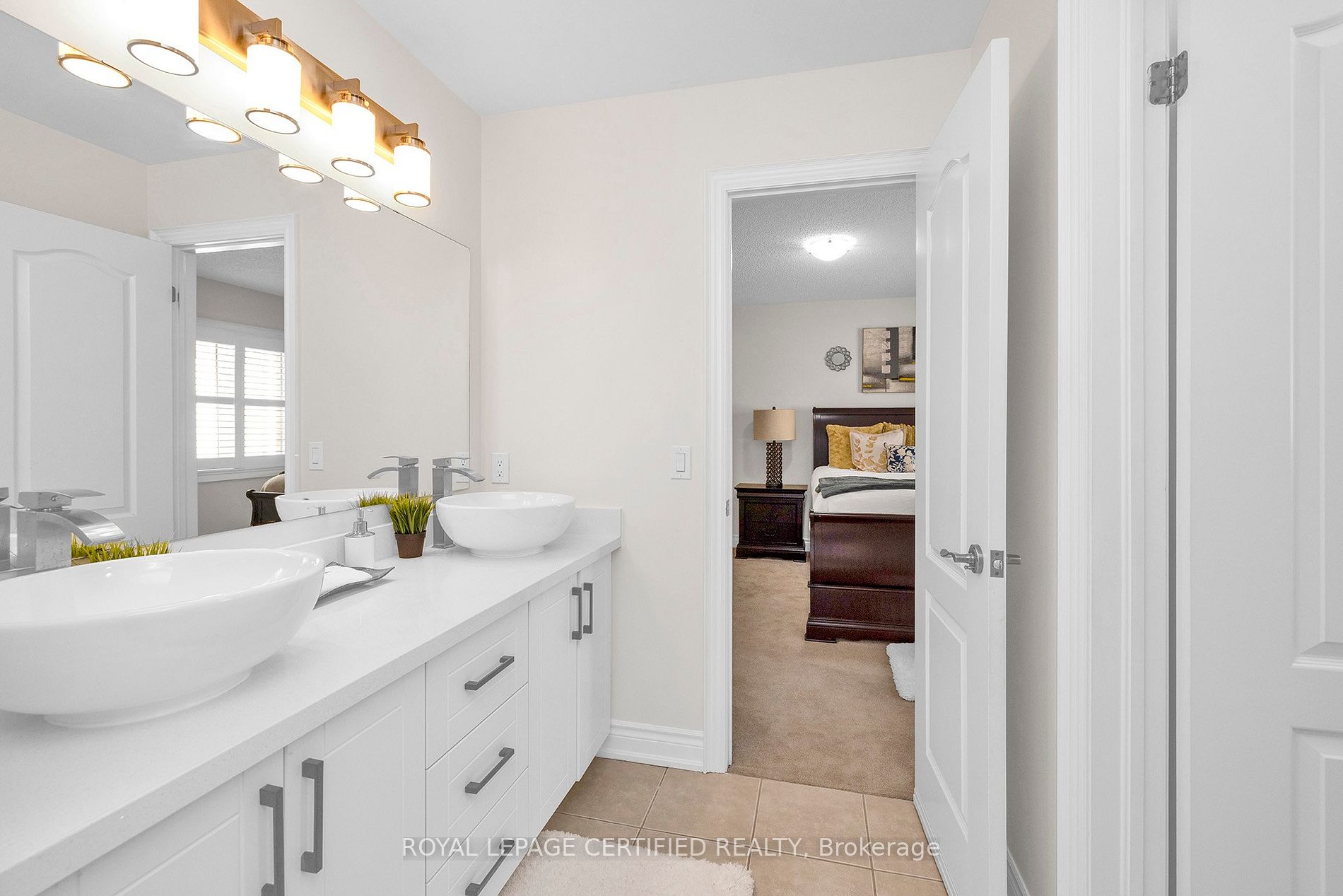 25 Ladbrook Cres