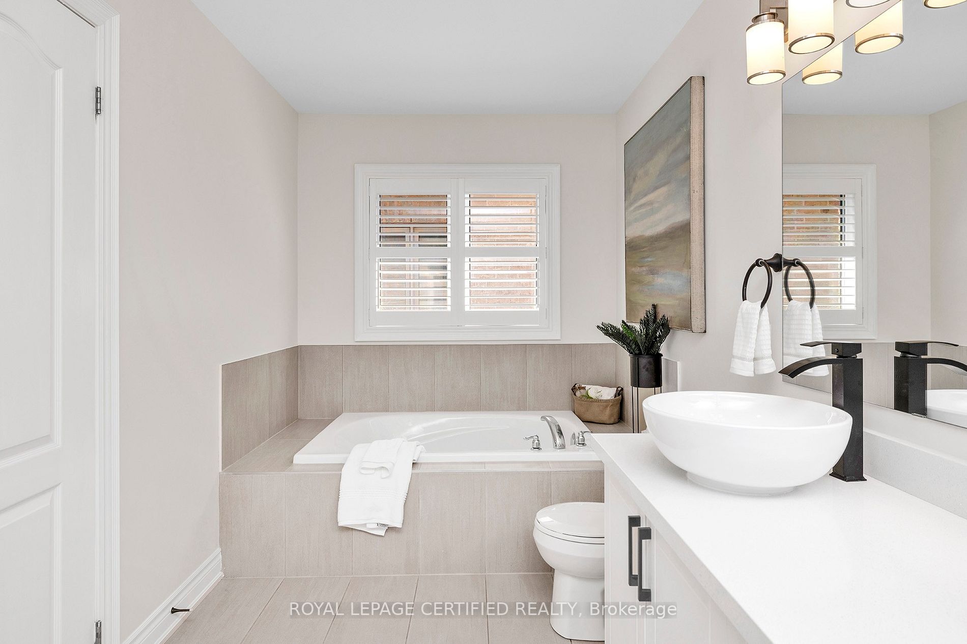 25 Ladbrook Cres