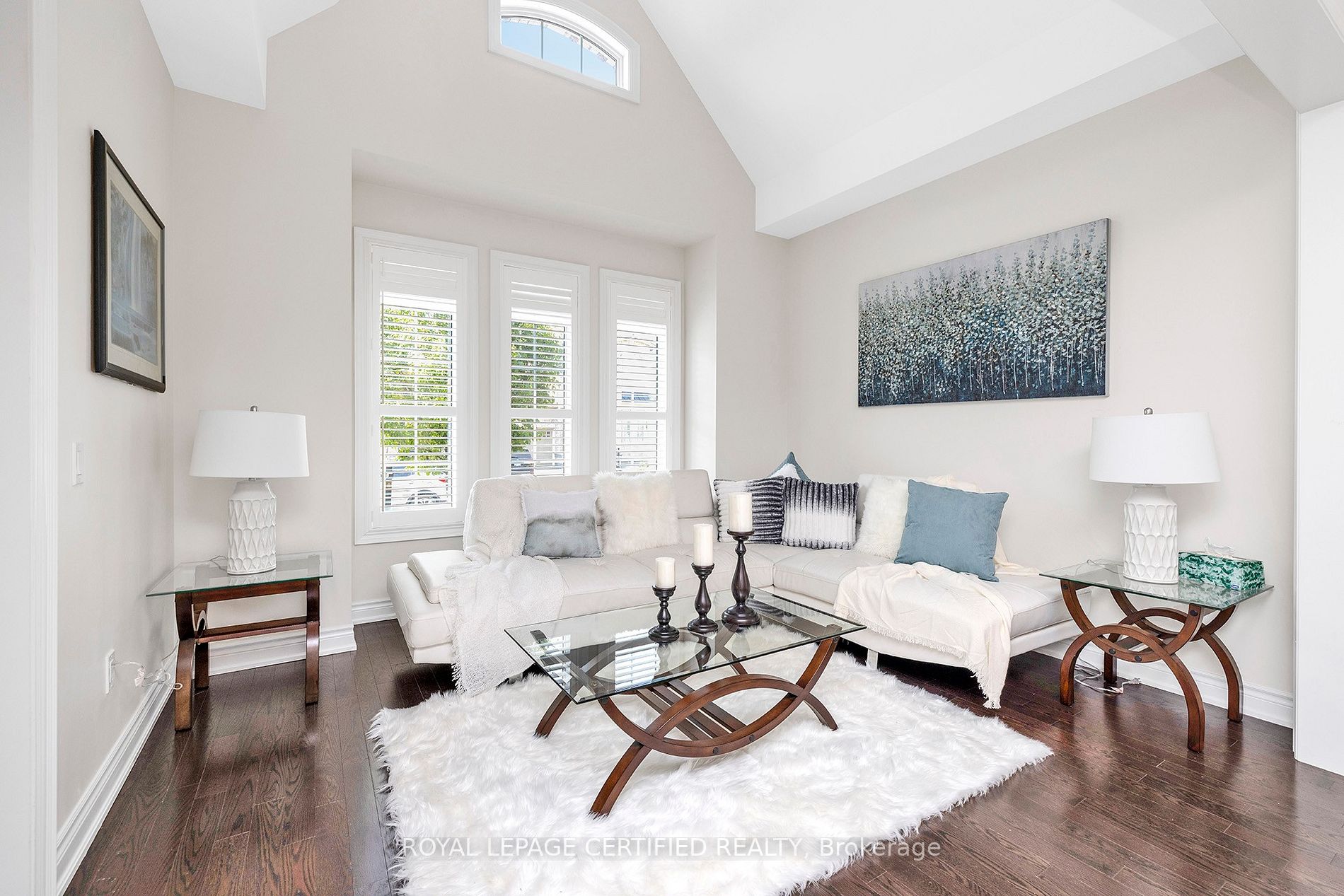 25 Ladbrook Cres