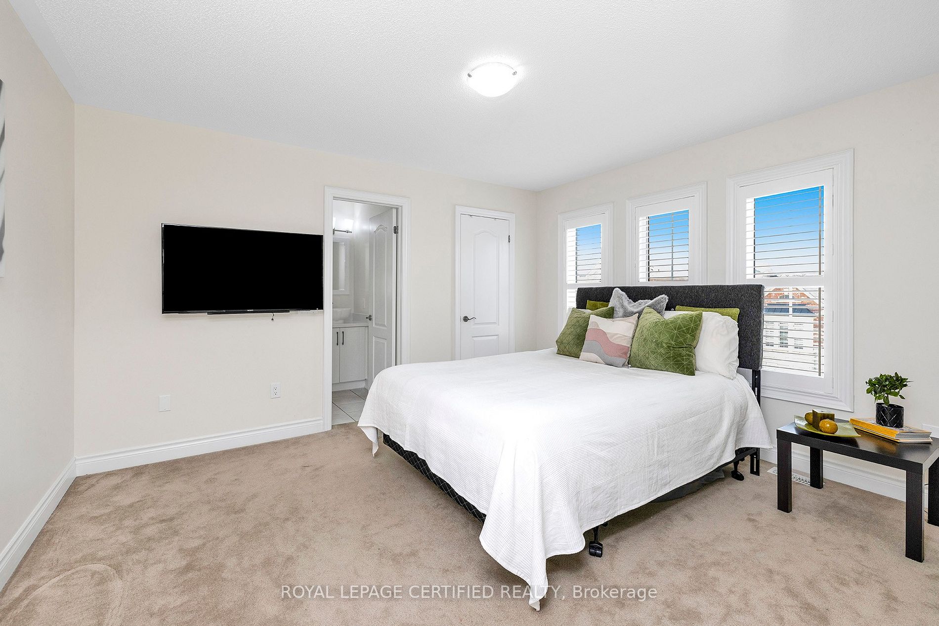 25 Ladbrook Cres