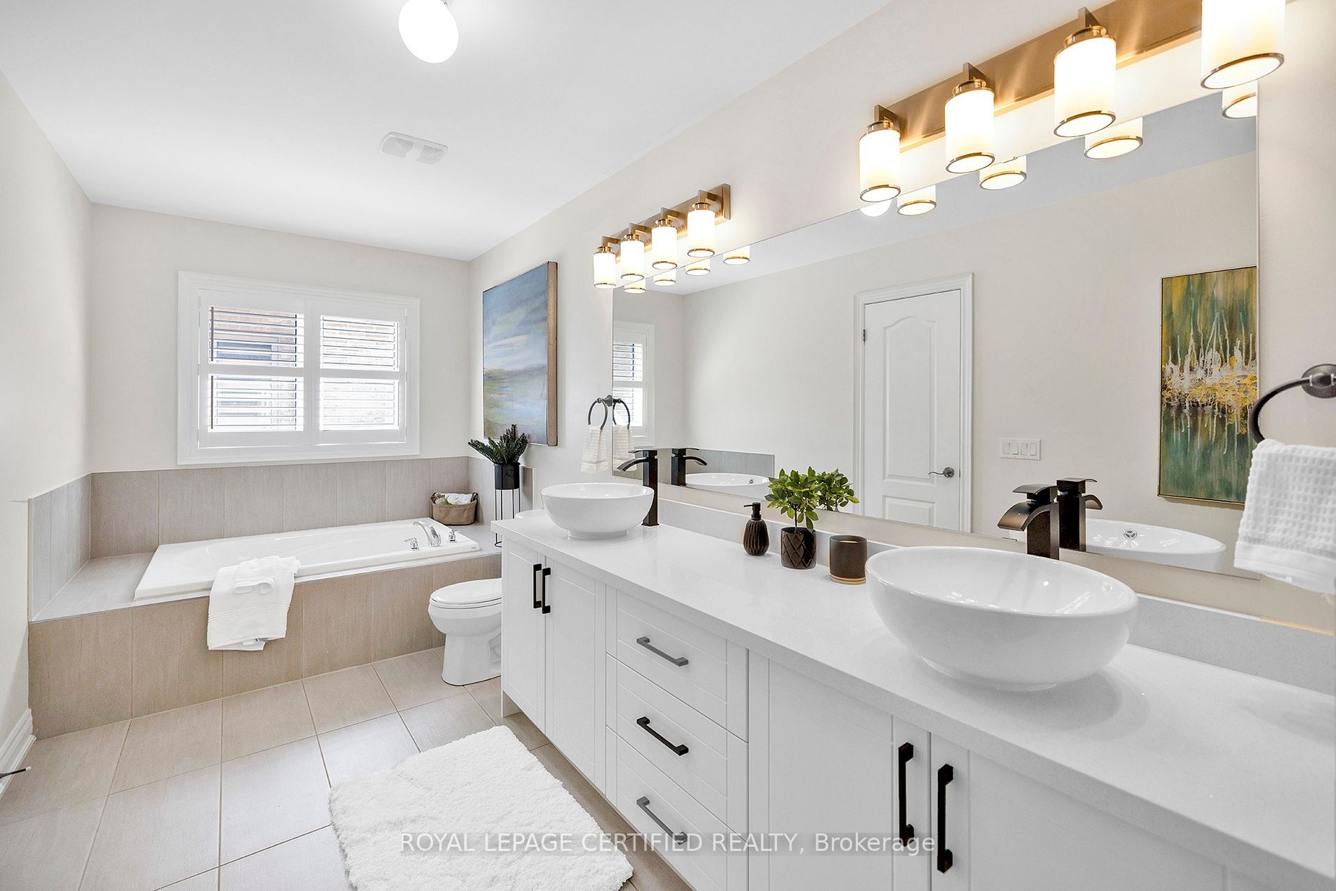 25 Ladbrook Cres