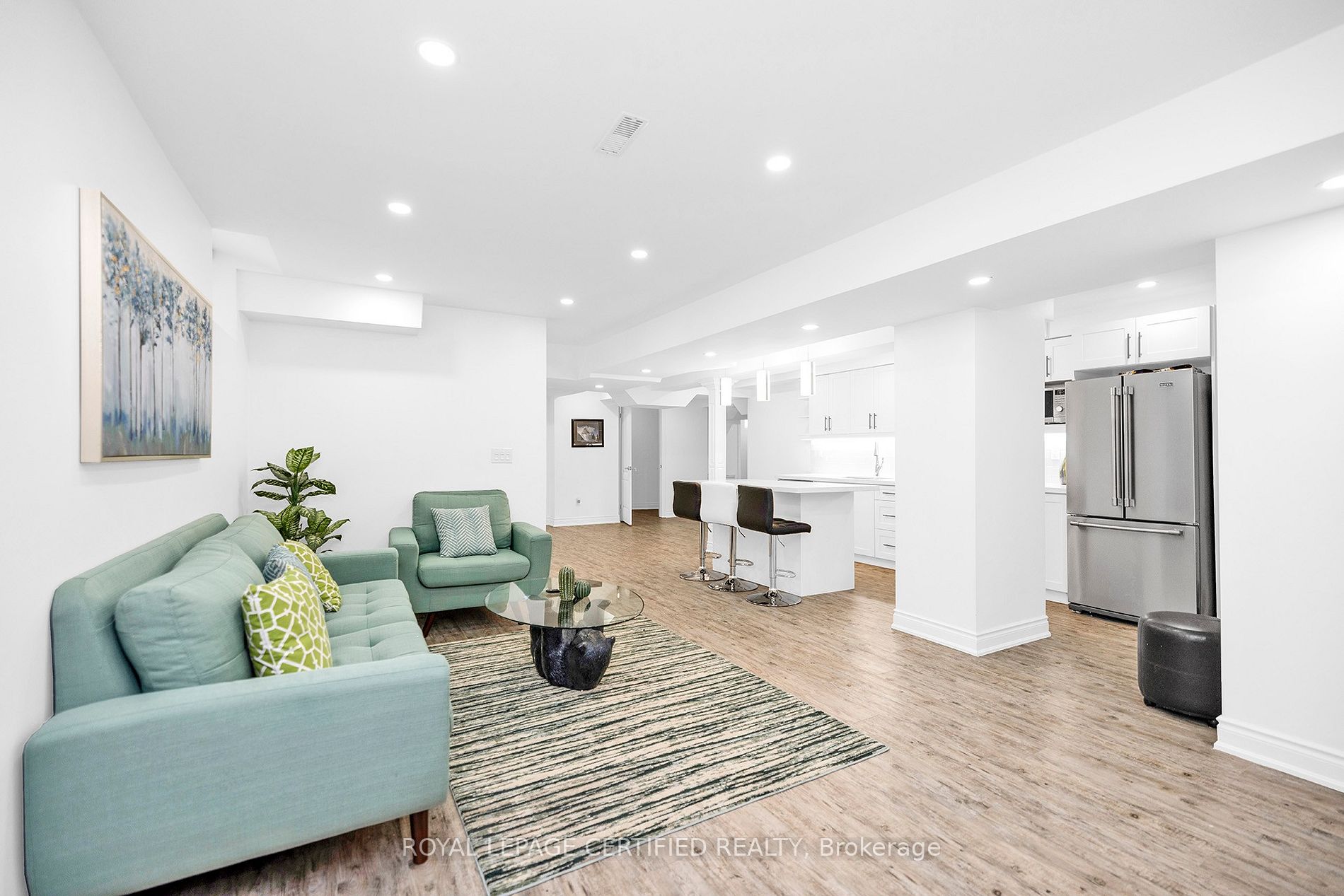 25 Ladbrook Cres