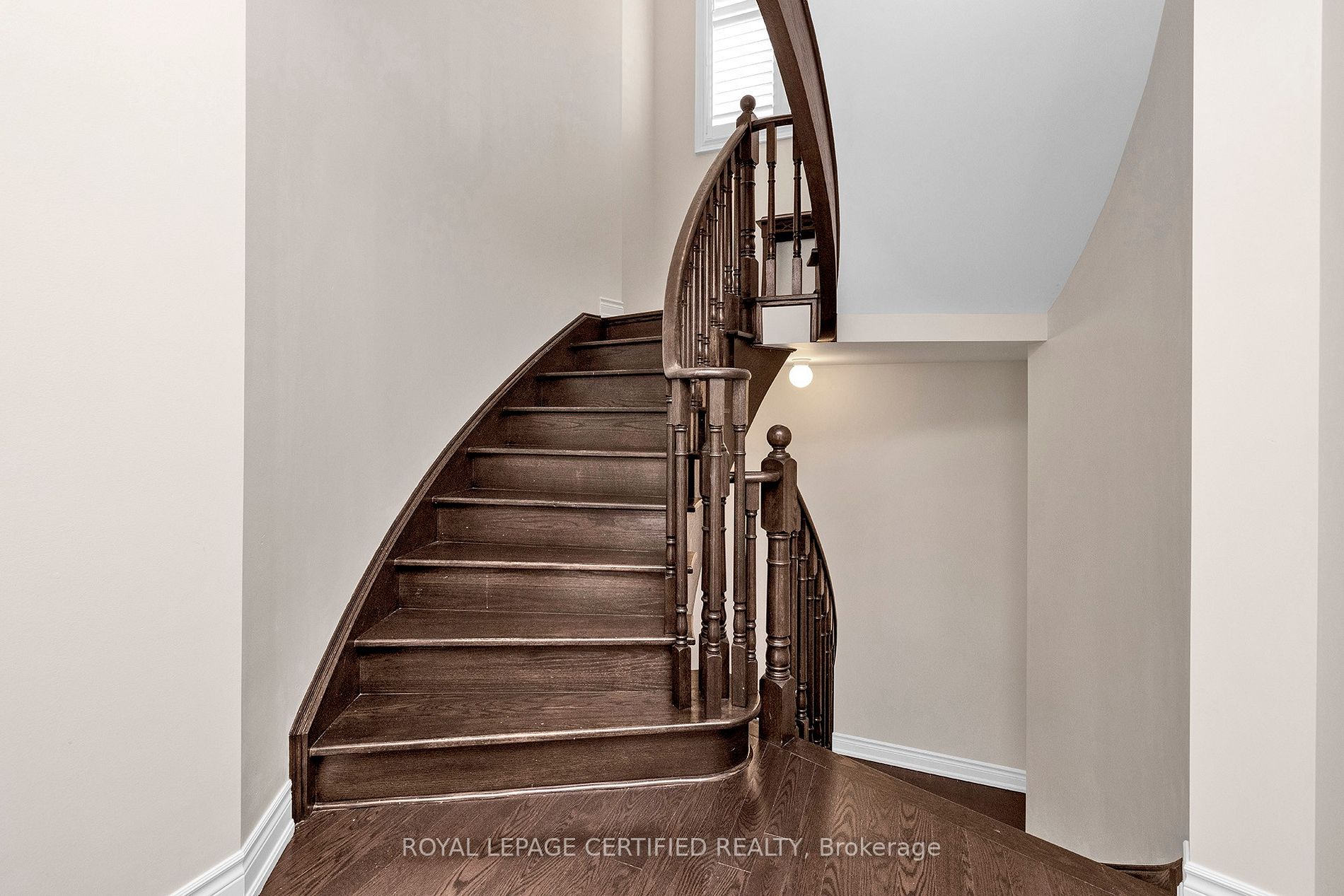 25 Ladbrook Cres