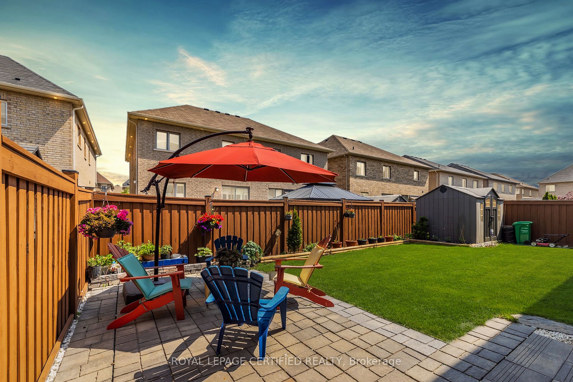 25 Ladbrook Cres