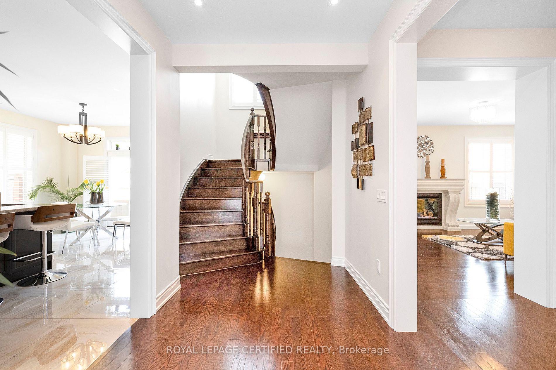 25 Ladbrook Cres