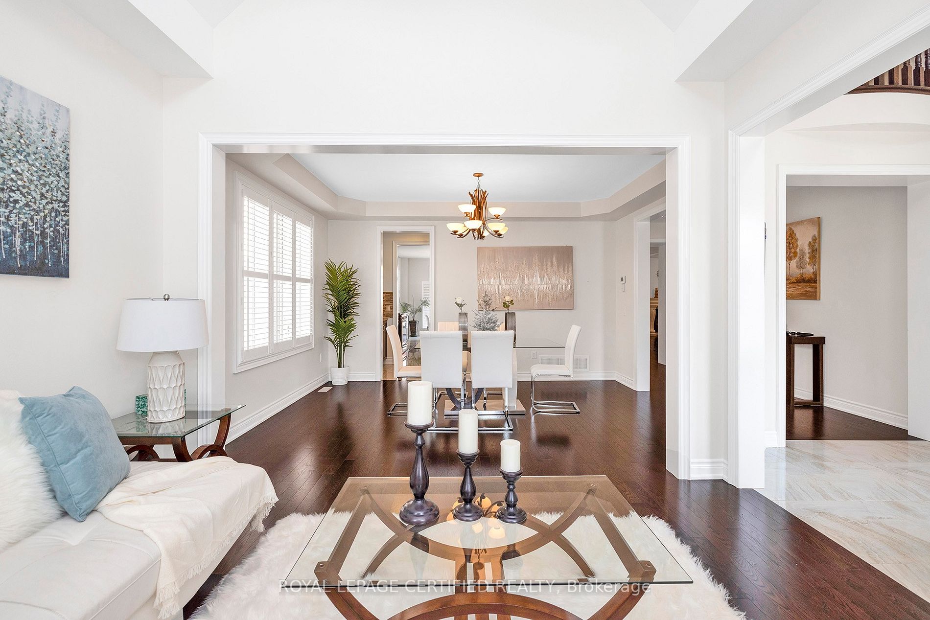 25 Ladbrook Cres