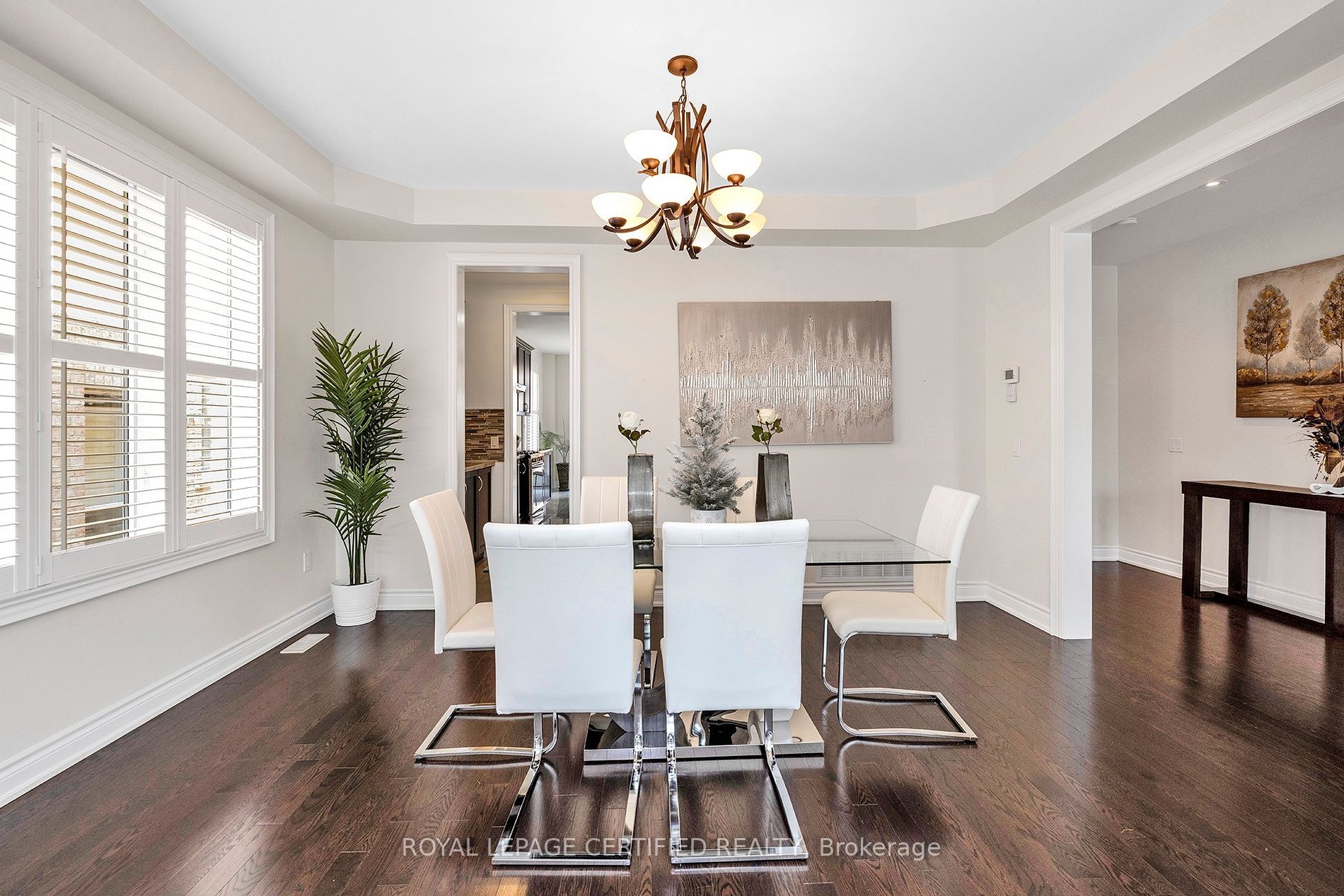 25 Ladbrook Cres