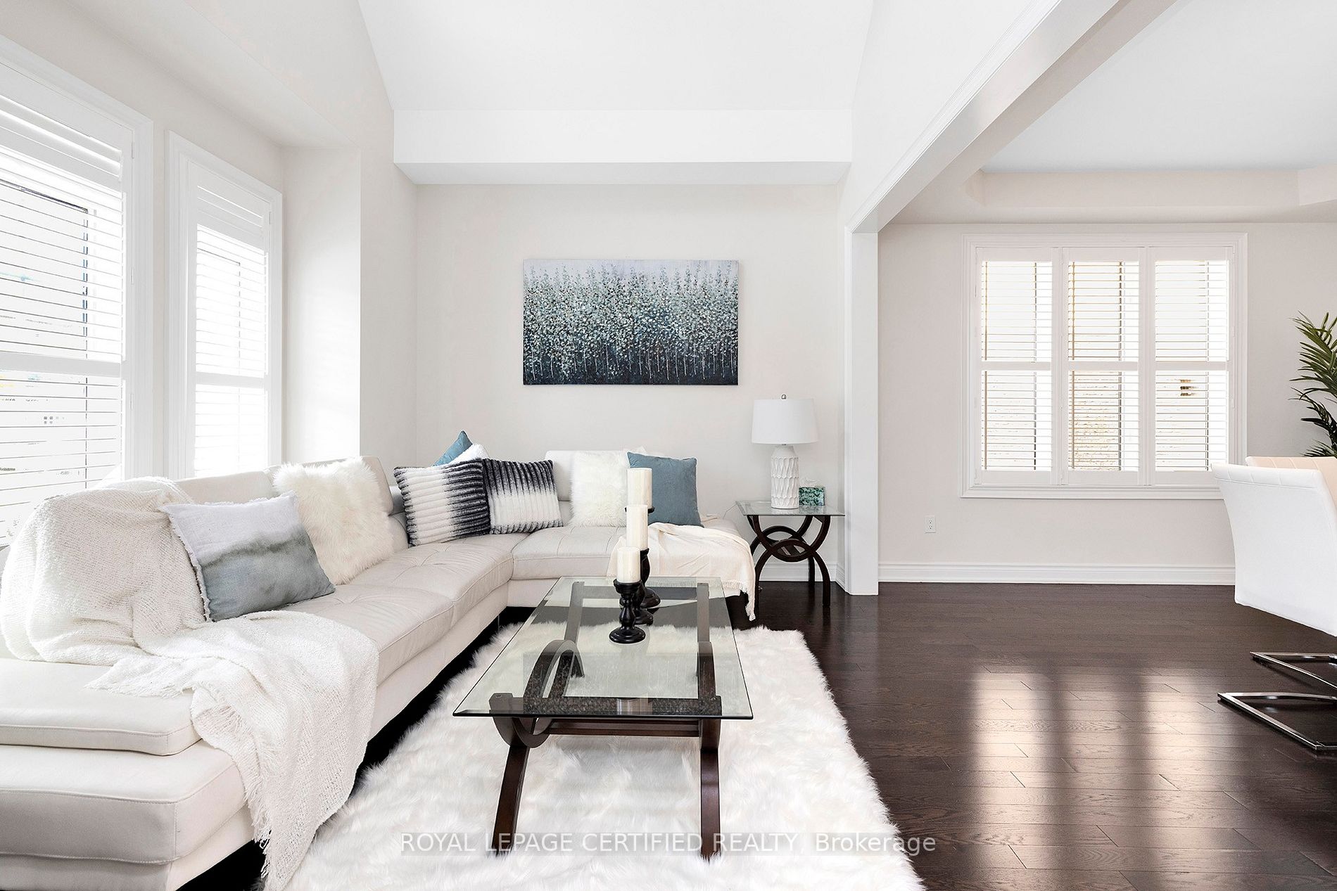 25 Ladbrook Cres