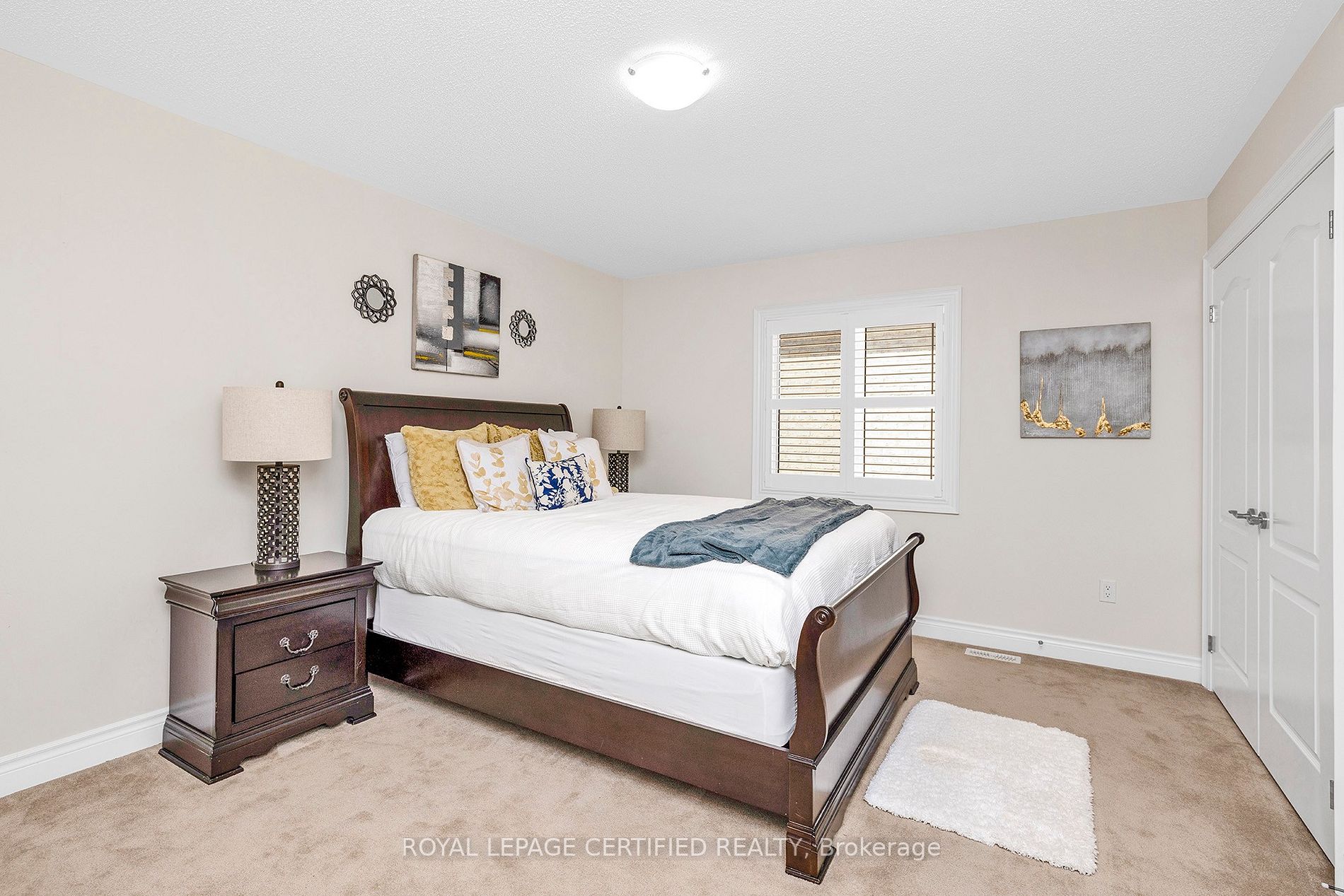 25 Ladbrook Cres