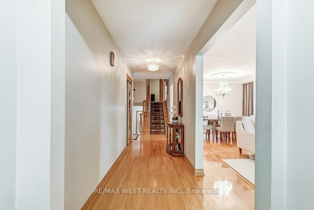 2550 Poplar Cres