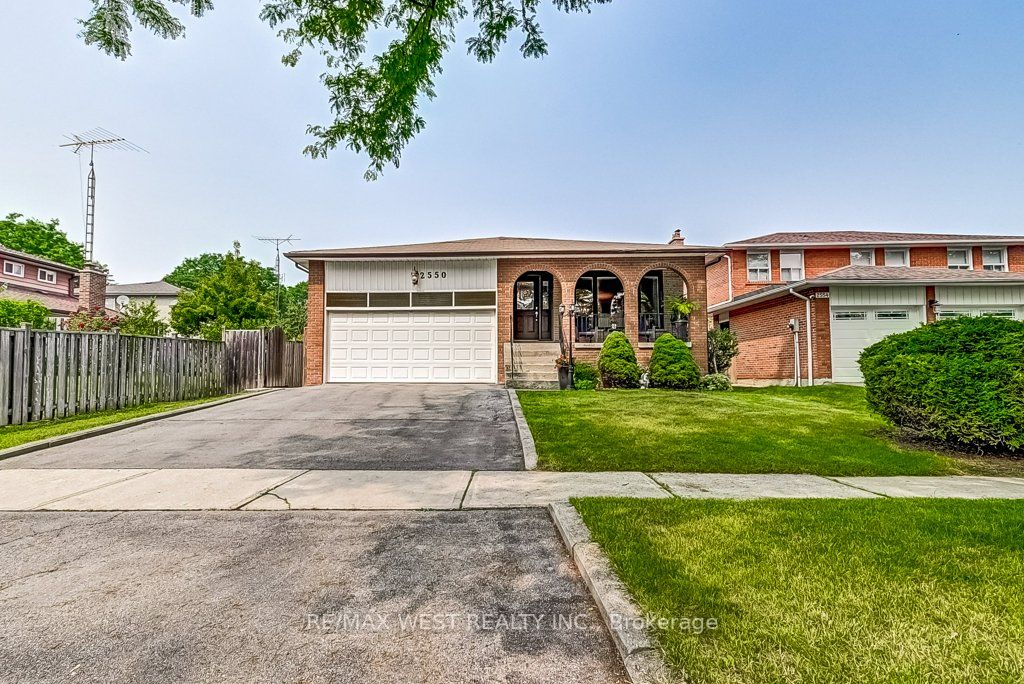 2550 Poplar Cres