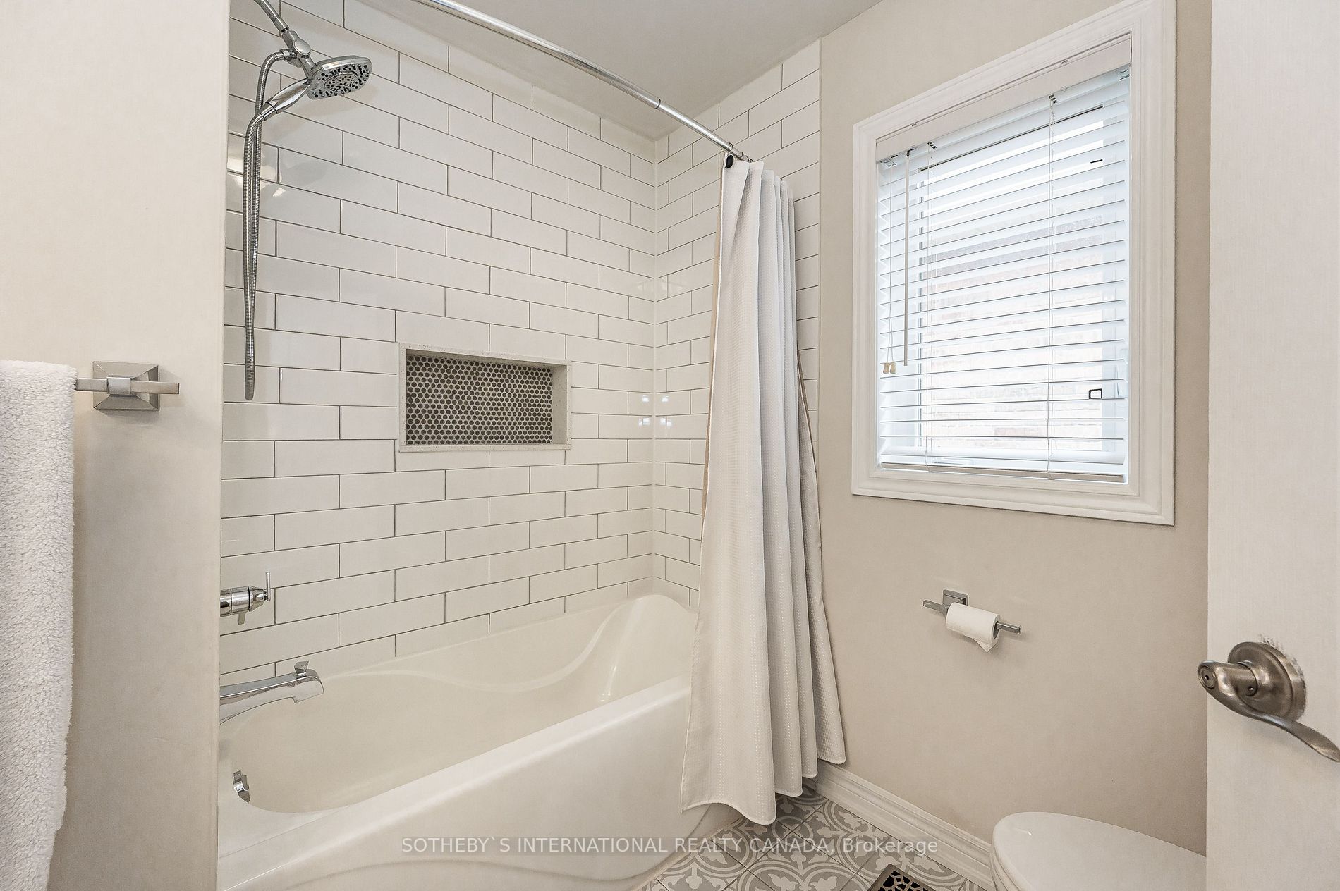41 Amaryllis Dr