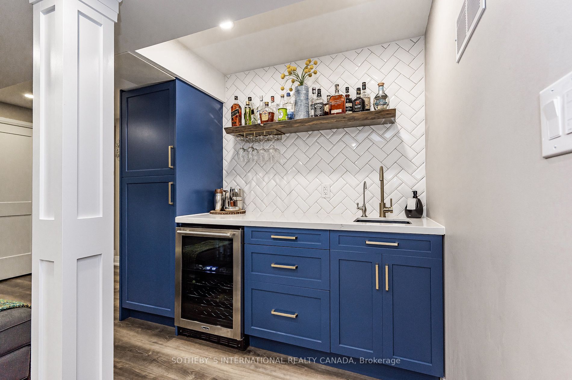 41 Amaryllis Dr