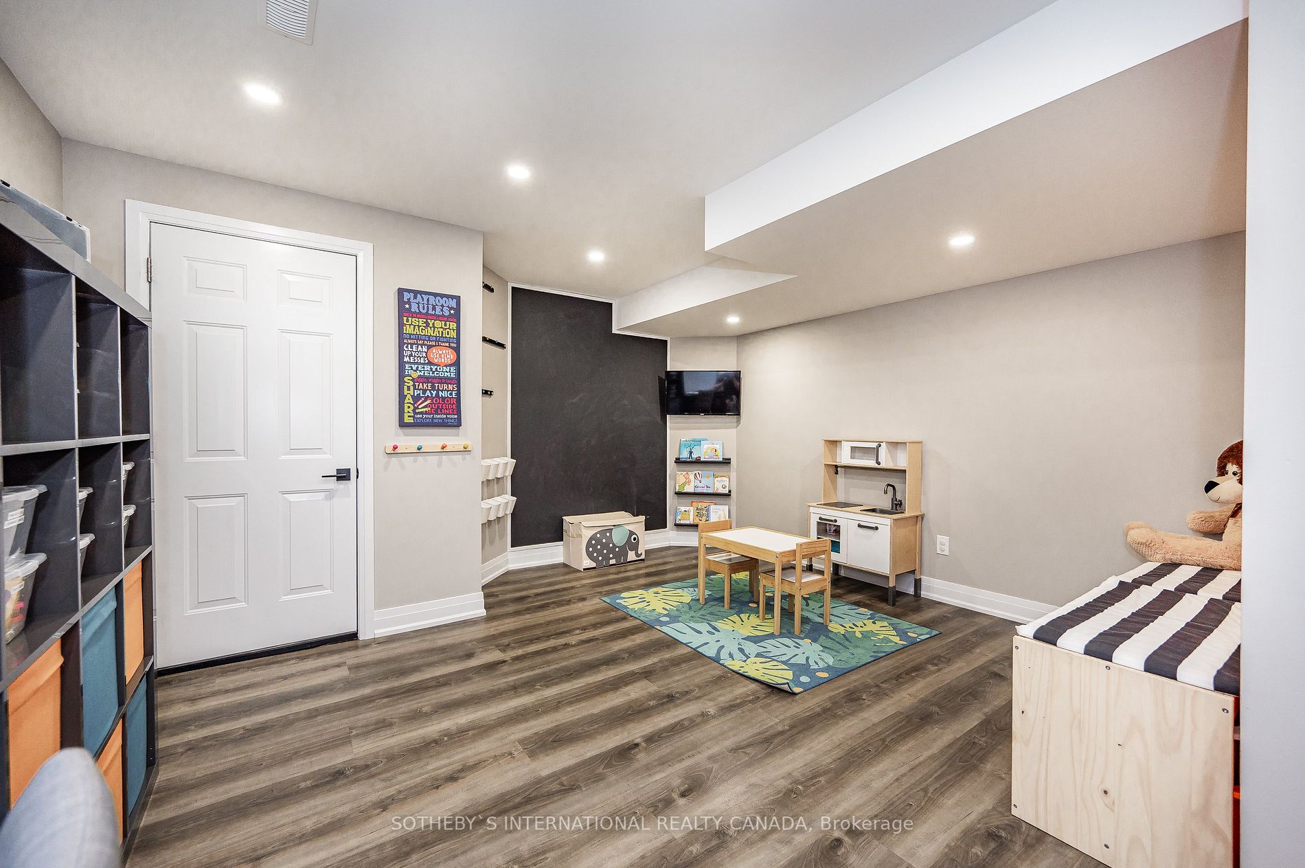 41 Amaryllis Dr