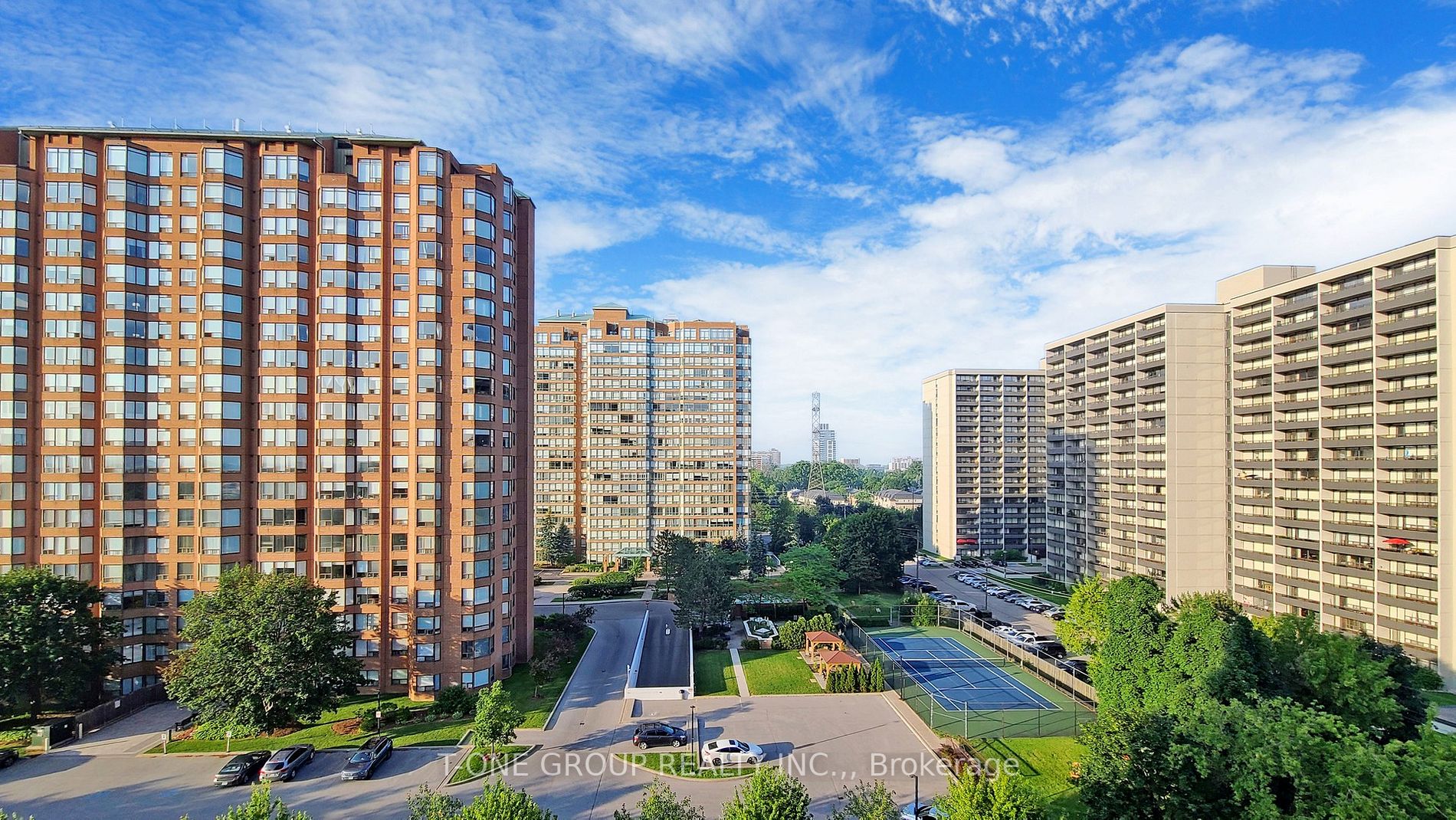 551 Maple Ave, #814