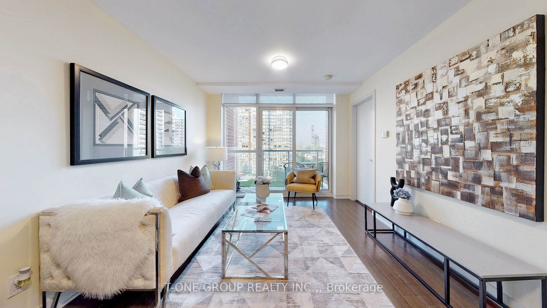 551 Maple Ave, #814