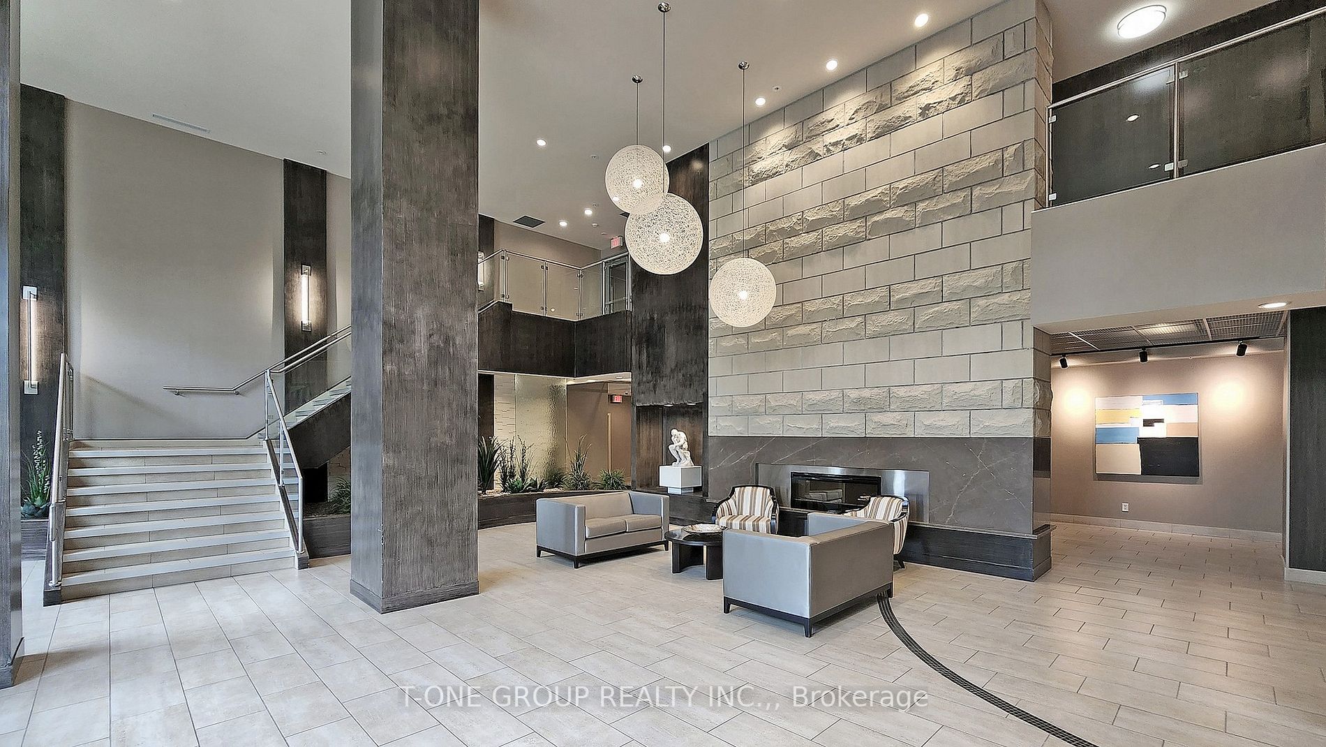 551 Maple Ave, #814