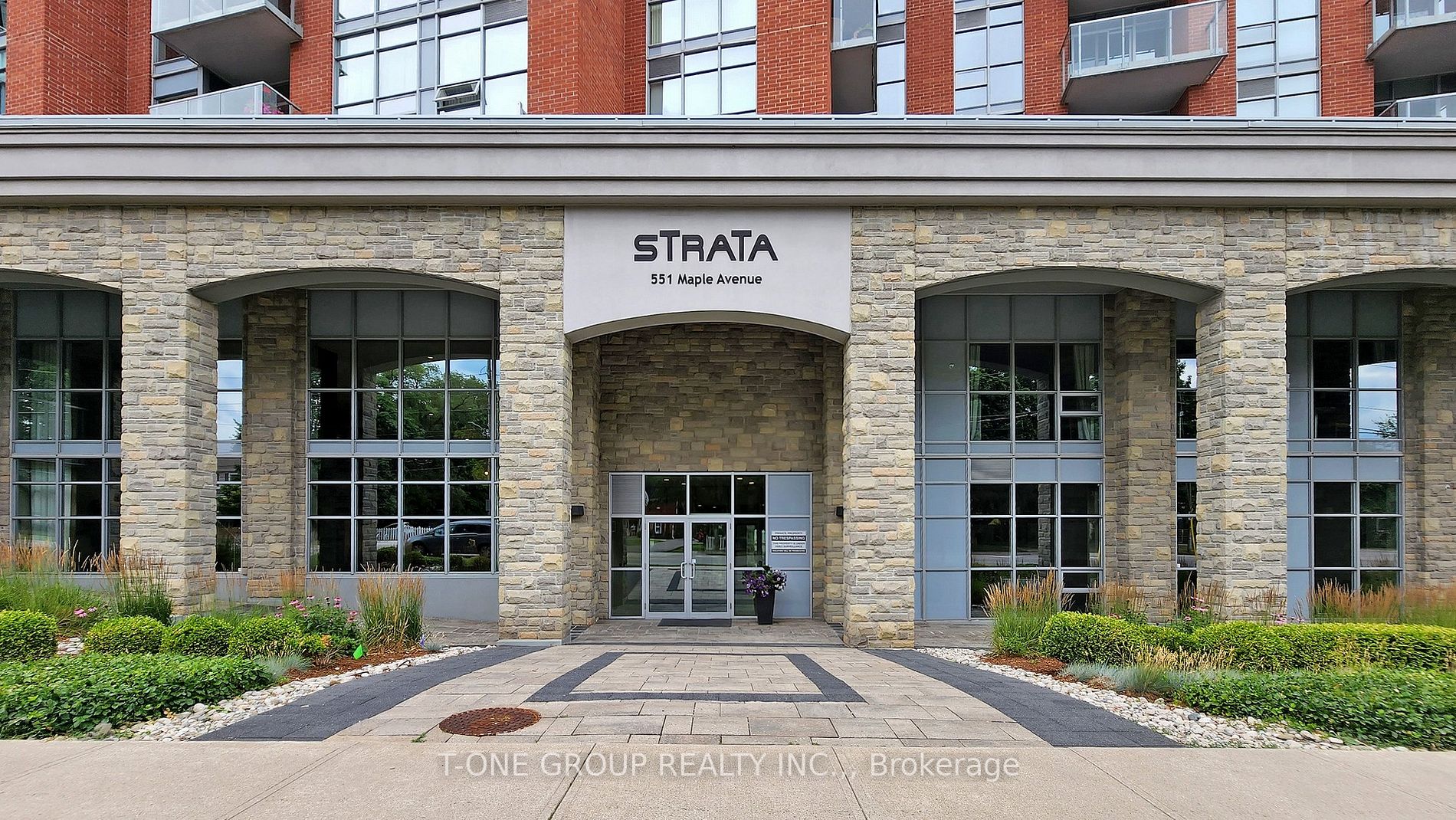 551 Maple Ave, #814