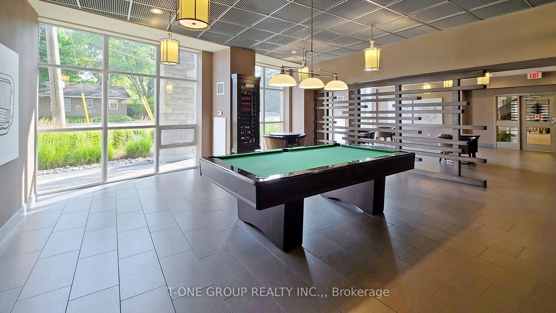551 Maple Ave, #814