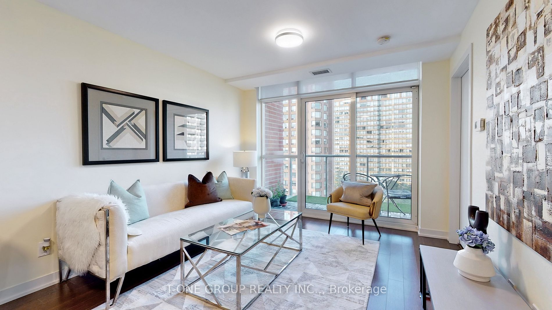 551 Maple Ave, #814