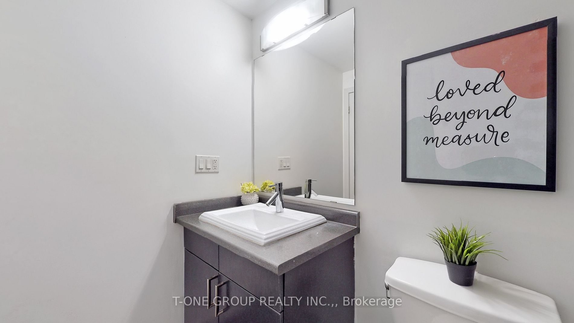 551 Maple Ave, #814