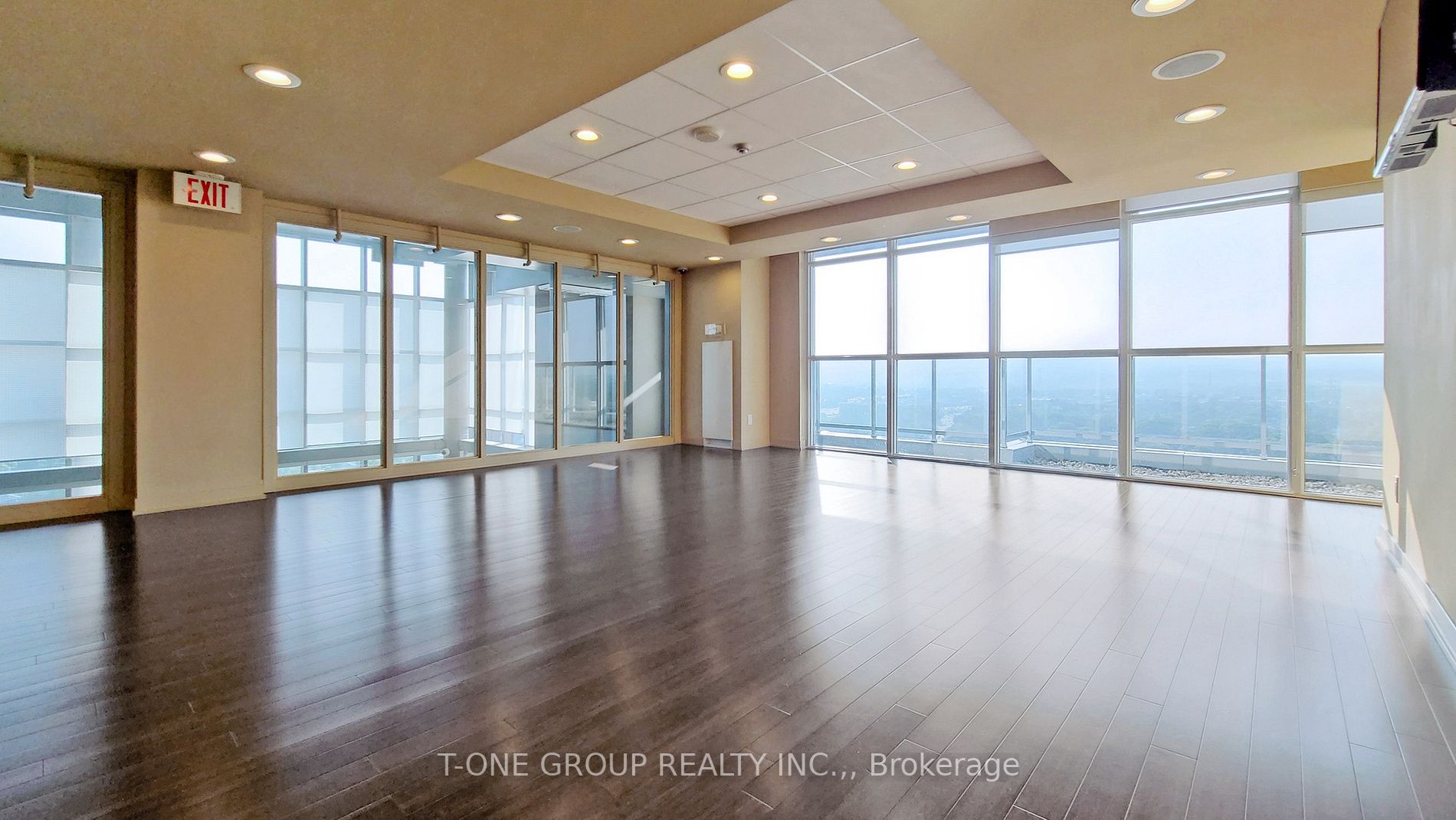 551 Maple Ave, #814