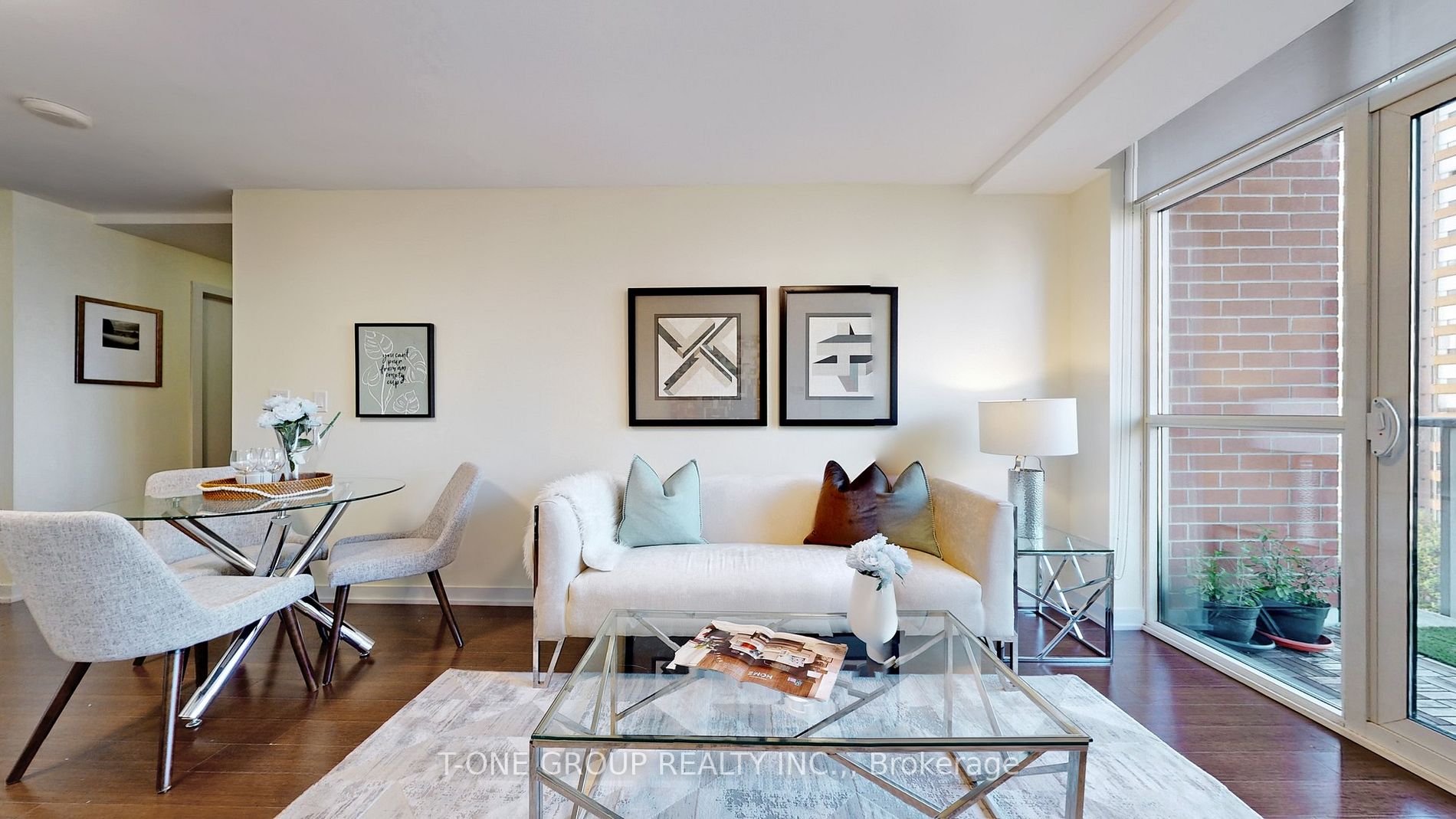 551 Maple Ave, #814