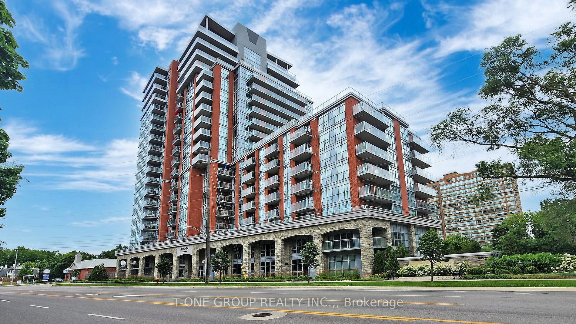 551 Maple Ave, #814