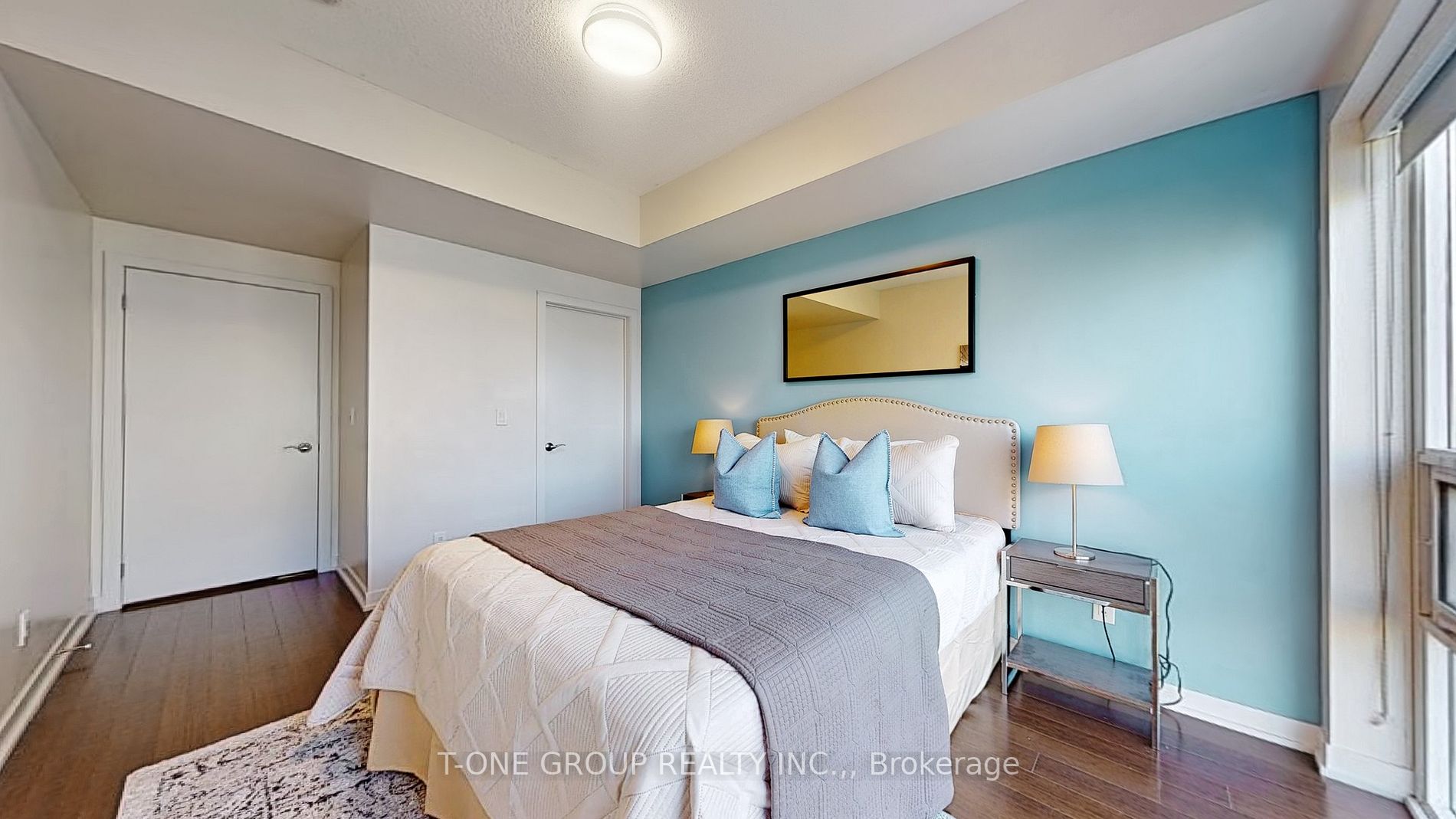551 Maple Ave, #814