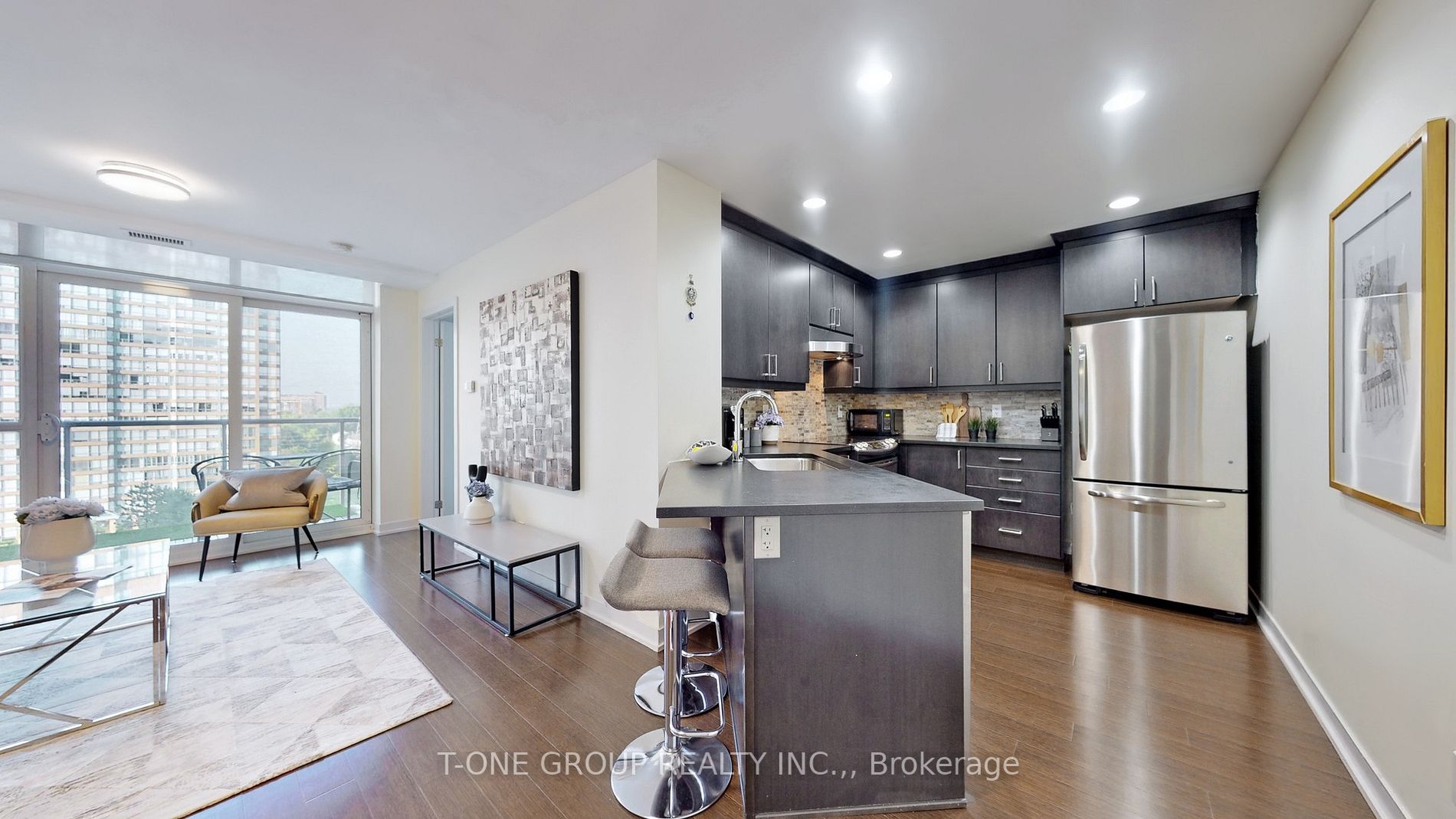 551 Maple Ave, #814