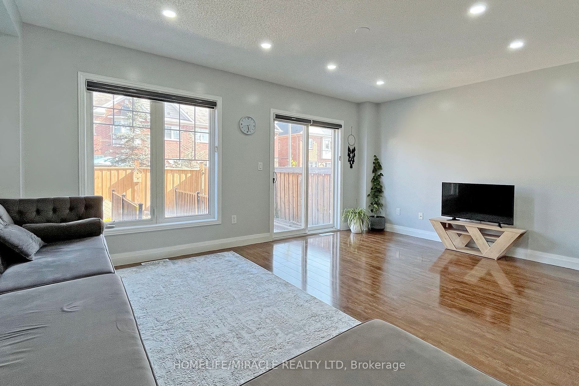 15 Masseyfield St N