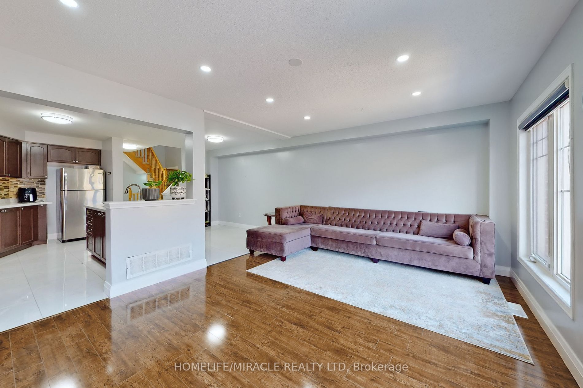 15 Masseyfield St N