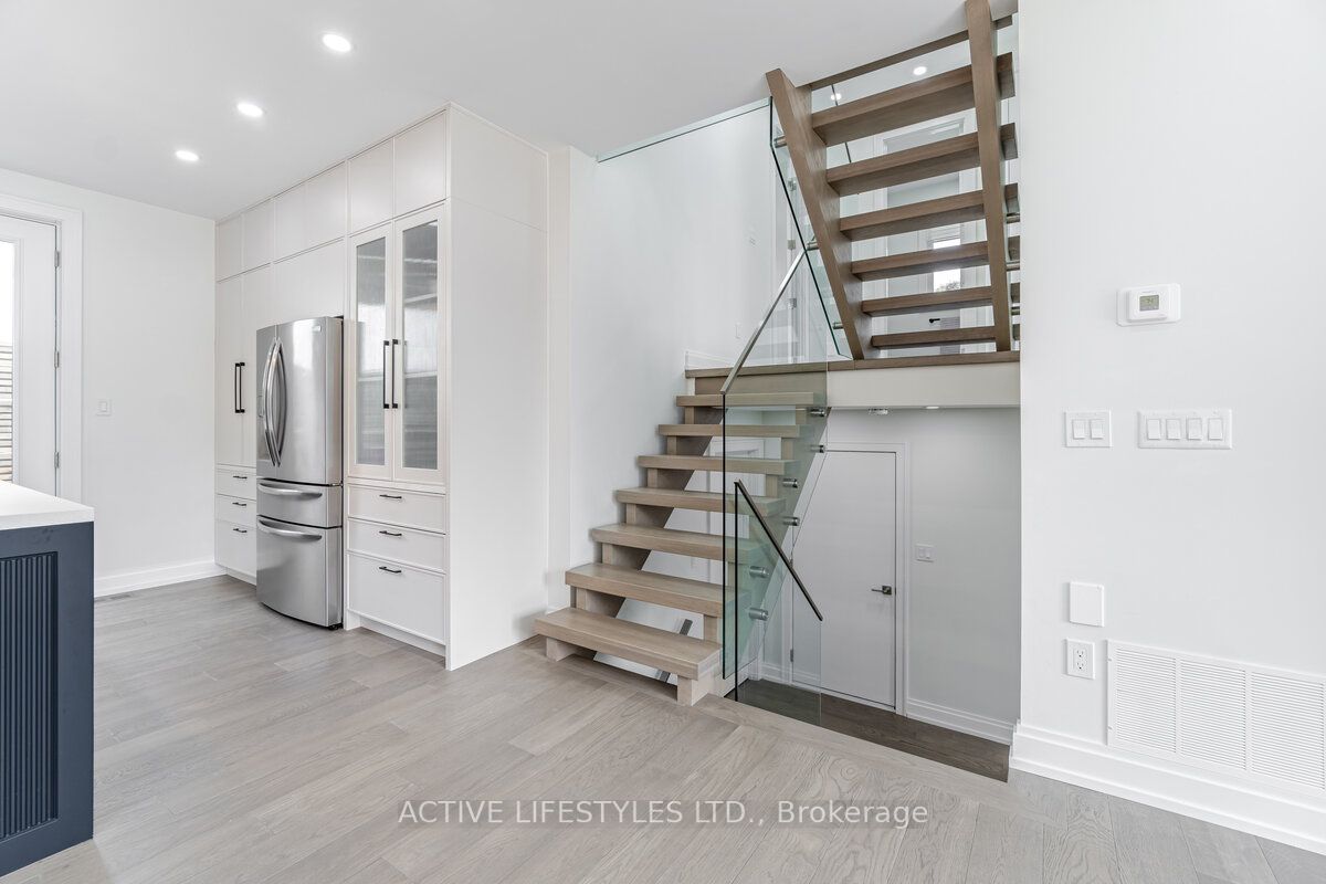 2768 Bushland Cres