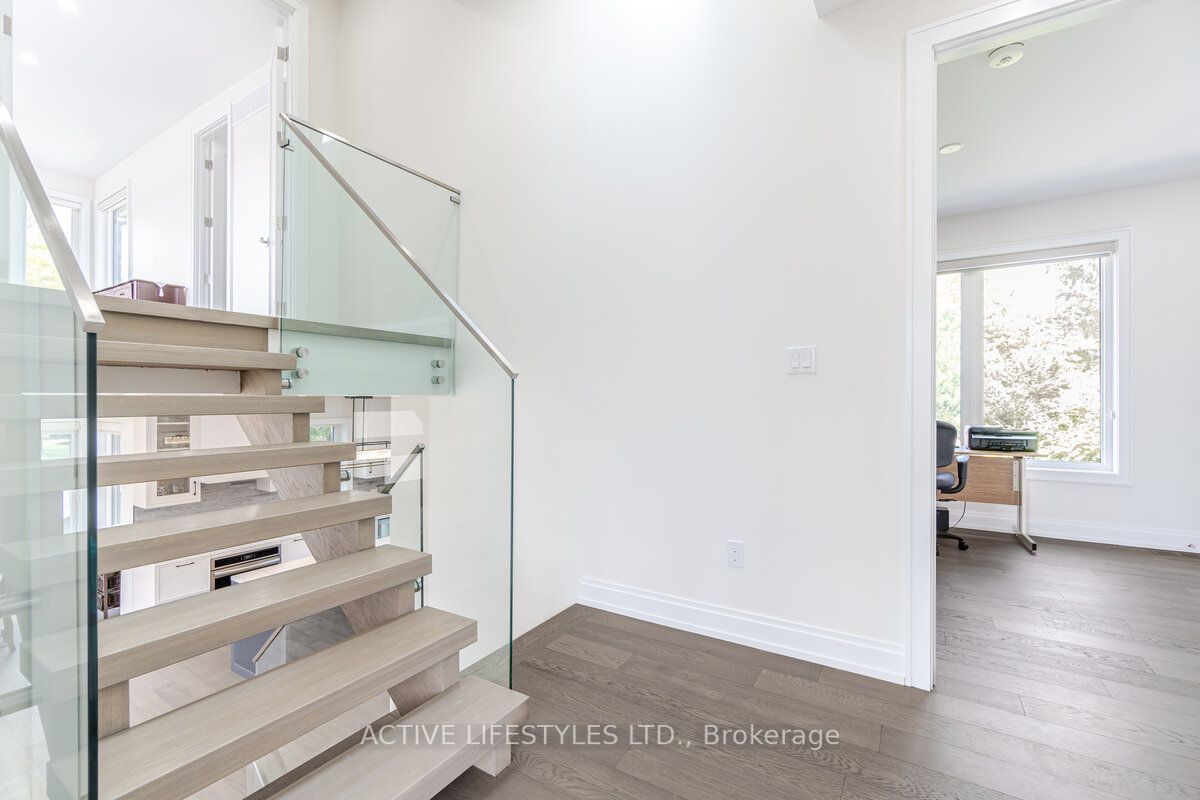 2768 Bushland Cres