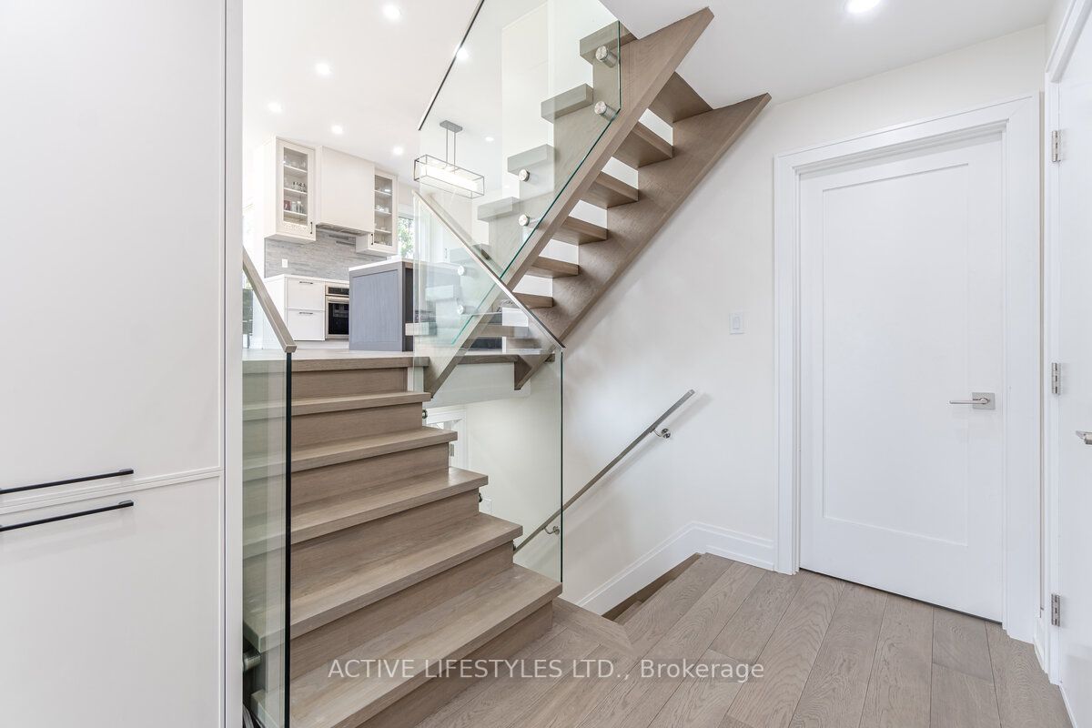 2768 Bushland Cres