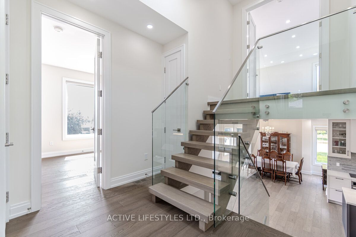 2768 Bushland Cres