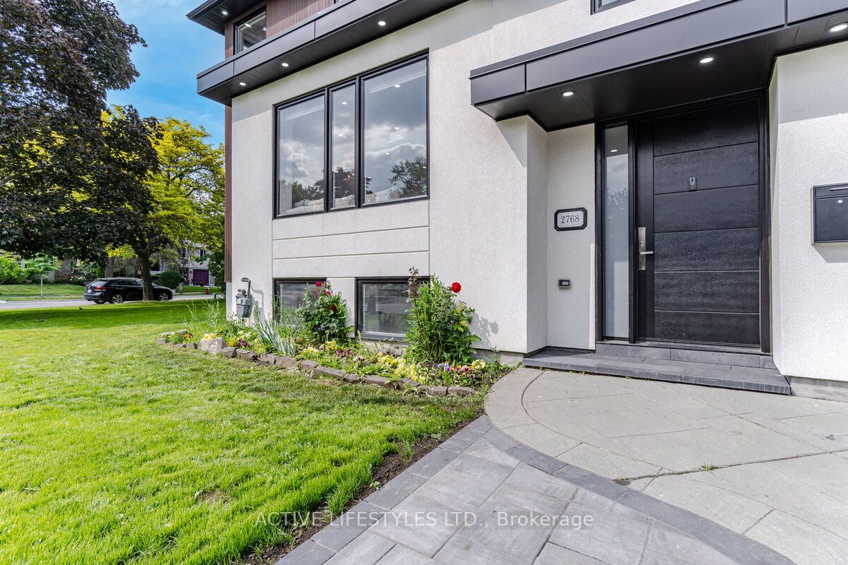 2768 Bushland Cres