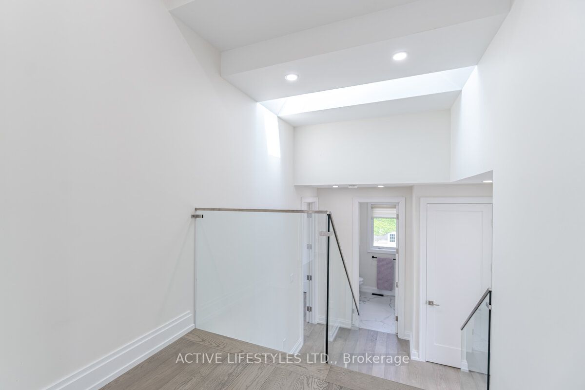 2768 Bushland Cres